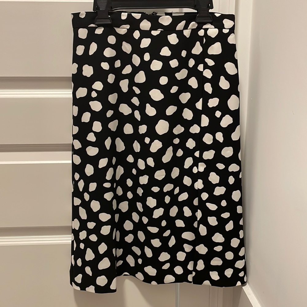 Blac and white A-line midi skirt. 0P.